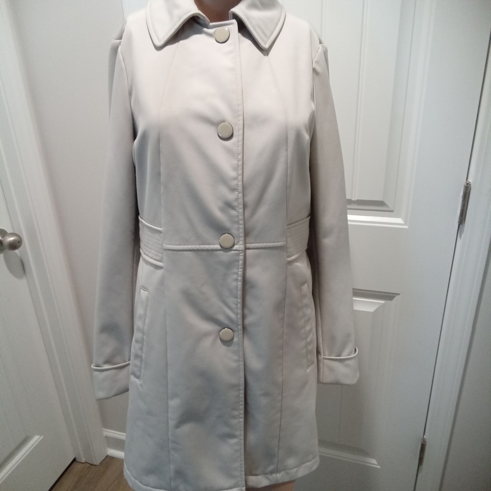 Kenneth Cole Size S Elegant Women's Cream Rain Coat